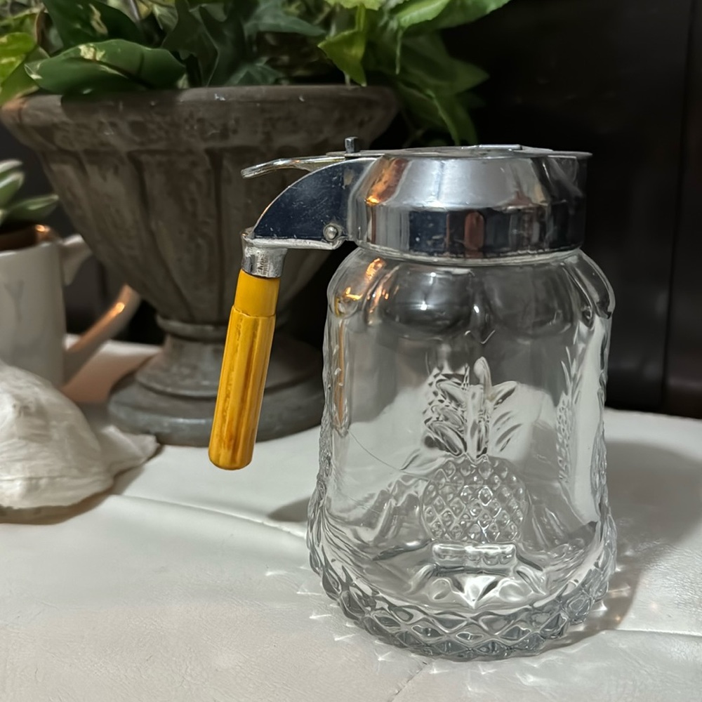 Vintage Heisey Plantation Glass Syrup Container with Bakelite Handle-EUC